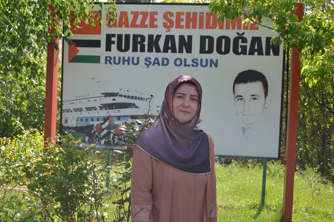 Şehid Furkan Doğan kabri başında dualarla anıldı Şehid Furkan Doğan kabri başında dualarla anıldı
